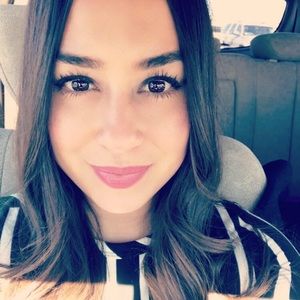 Meet your Posher, Casandra